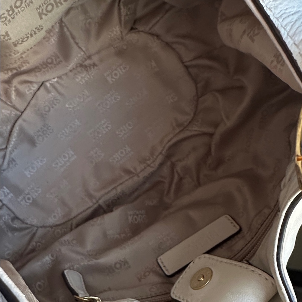 Michael Kors Cream Shoulder Bag with Gold Accents - Picture 6 of 8
